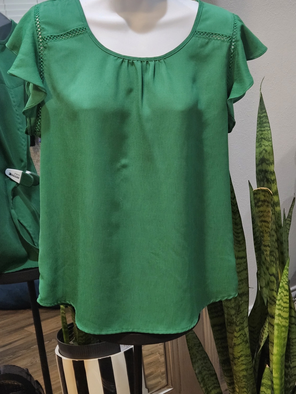 Womens Green Short Sleeve Ruffle Shoulder Top